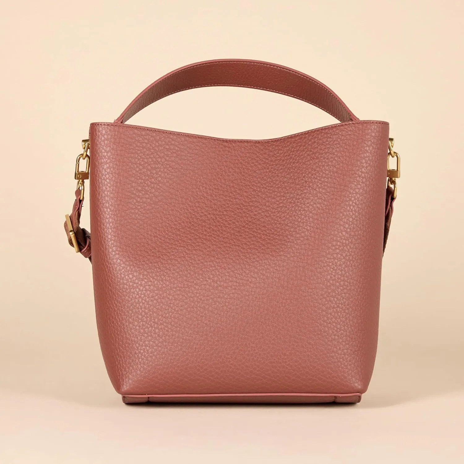 Amazon Essentials Women's Soft Bucket Bag
