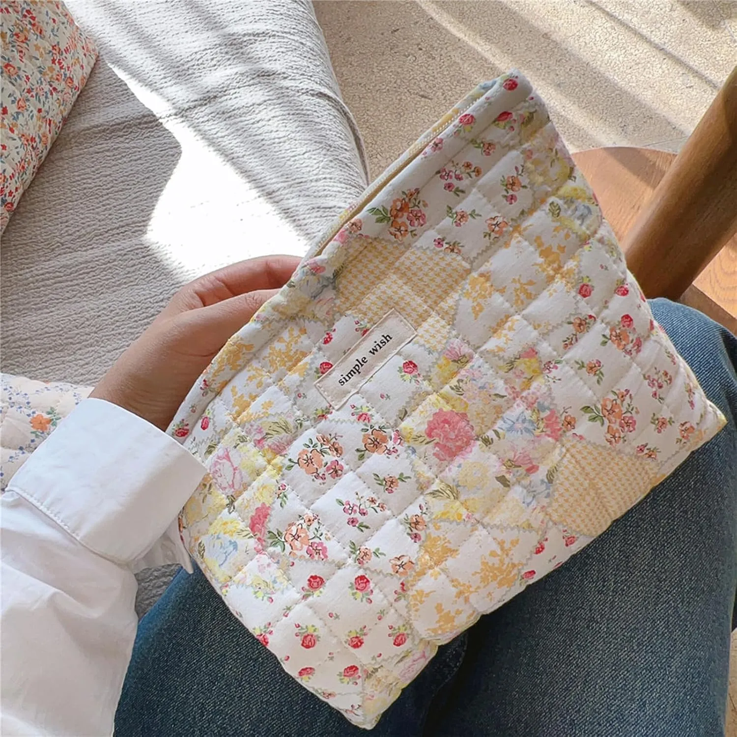 Floral Makeup Bag Large Cotton Quilted Cosmetic Makeup Bag Organizer, Aesthetic Portable Pouch Purse Toiletry Bag for Women Girls Travel accessories (Beige Floral-L)