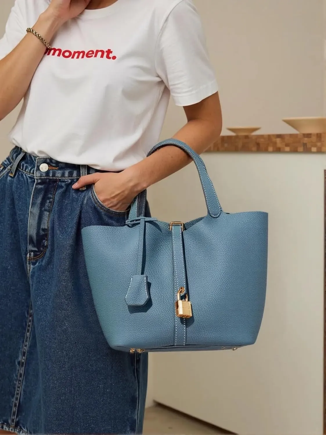 Genuine Leather Bucket Bag with Lock Closure, Vegetable Basket, Stylish and Versatile Shoulder bag, Spacious Tote Bag