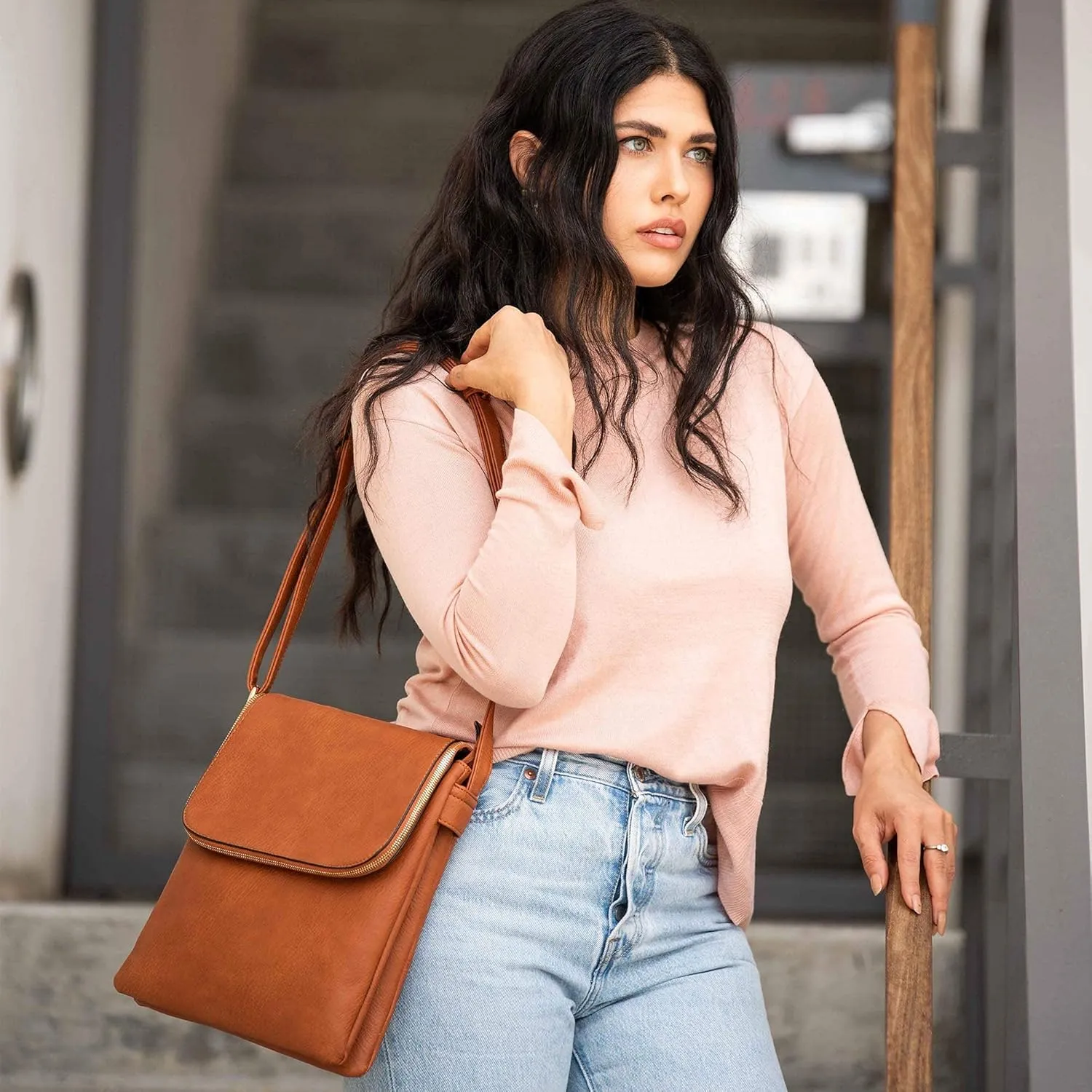 JESSIE & JAMES Cheyanne Concealed Carry Crossbody Bag with Lock and Key
