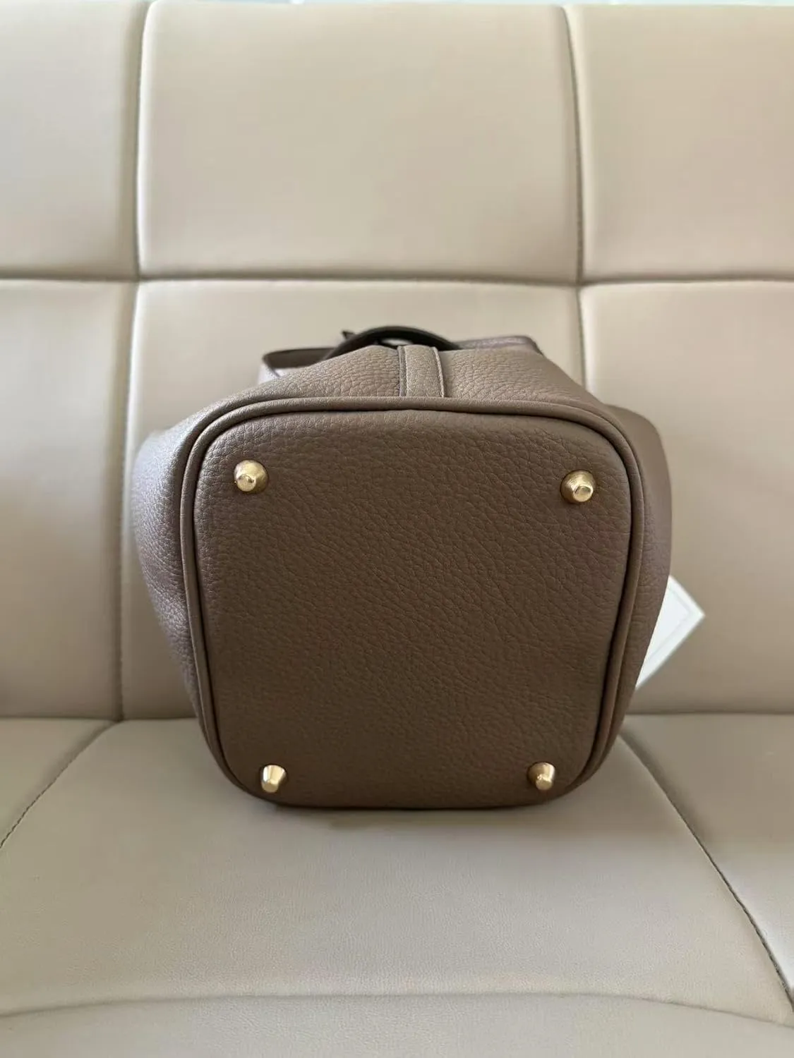 Leather Lock Design Bucket Bag Vegetable Basket Fashionable Versatile Single Shoulder Handbag Work Tote Bag