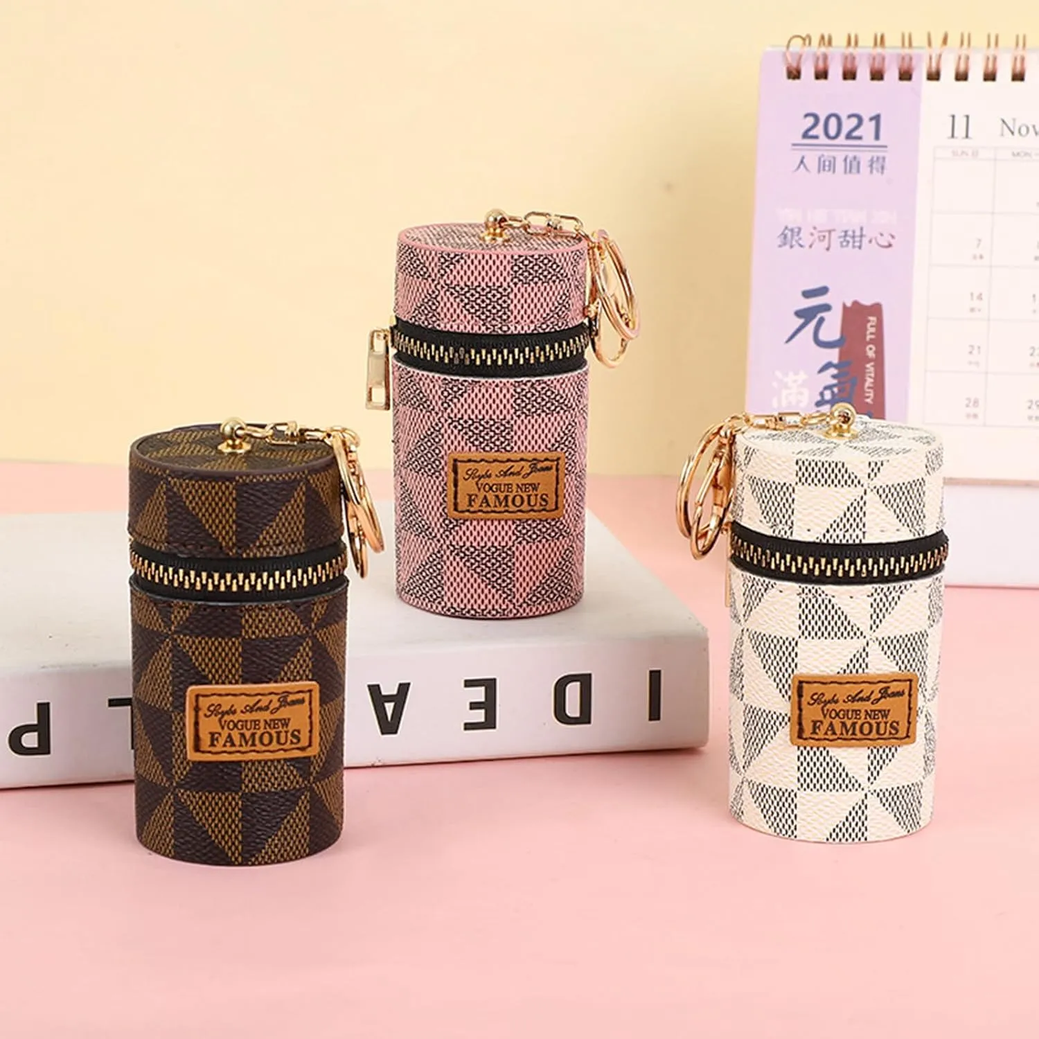 Mini triangle pattern bucket coin purse - simple pendant lipstick bag retro, women's small wallet, portable keychain wallet, fashionable mini storage (Pink)