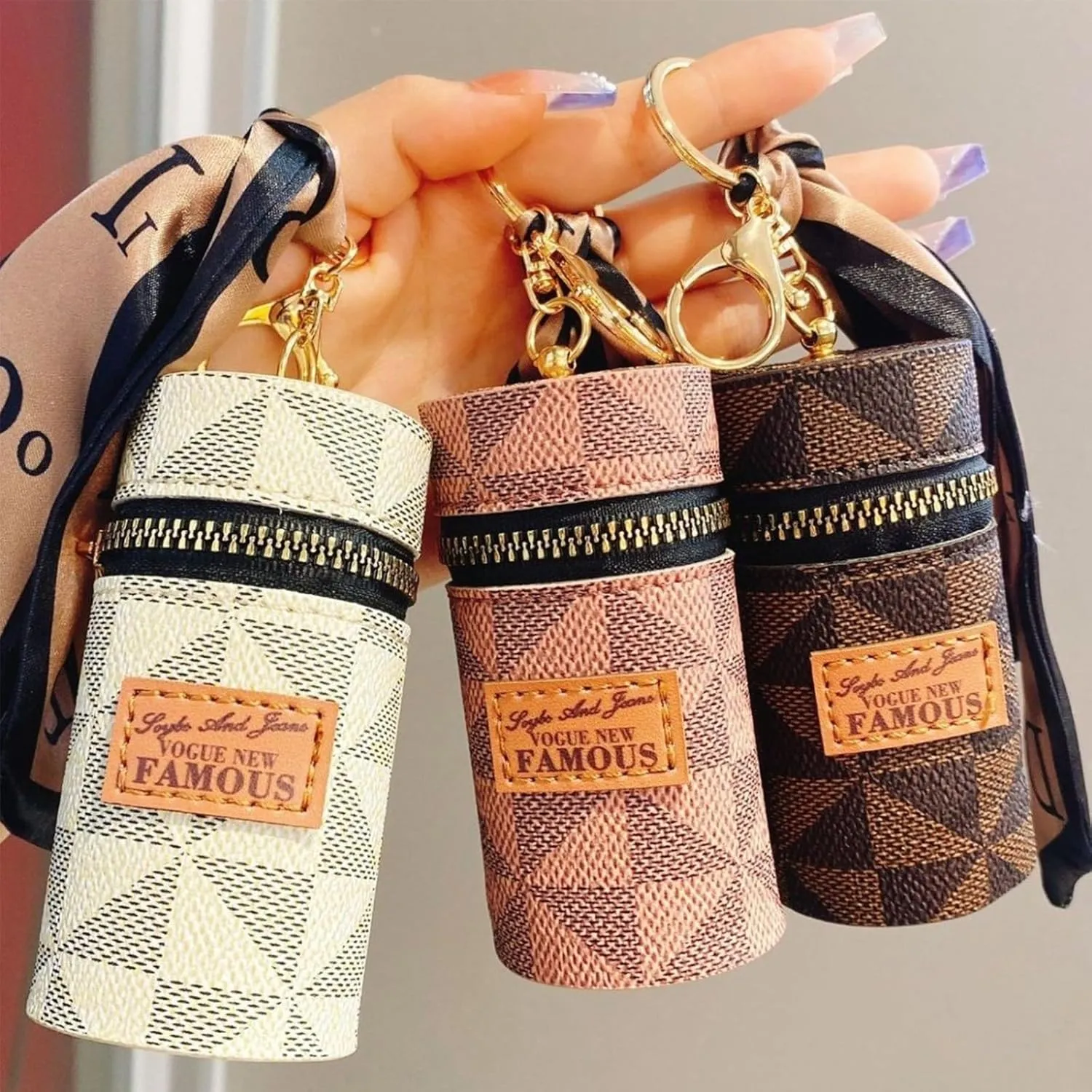Mini triangle pattern bucket coin purse - simple pendant lipstick bag retro, women's small wallet, portable keychain wallet, fashionable mini storage (Pink)