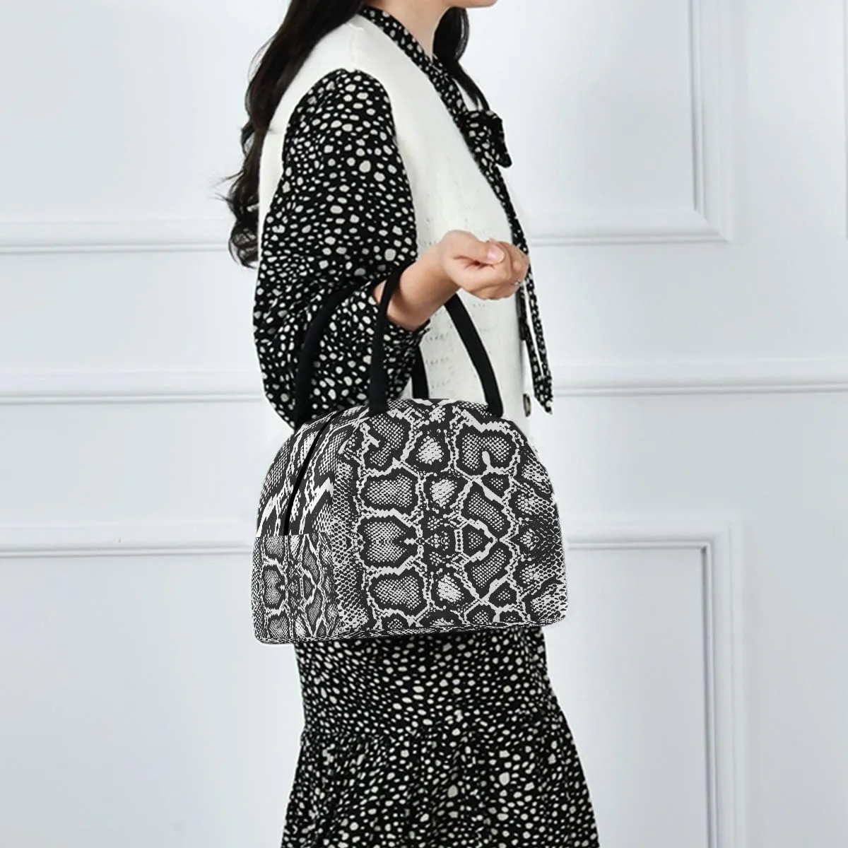Stylish Snake Skin Print Reusable Lunch Tote Bag with Front Pocket Zipper Closure Insulated Cooler Container Bag for Man Women Work Picnic Travel Beach Fishing