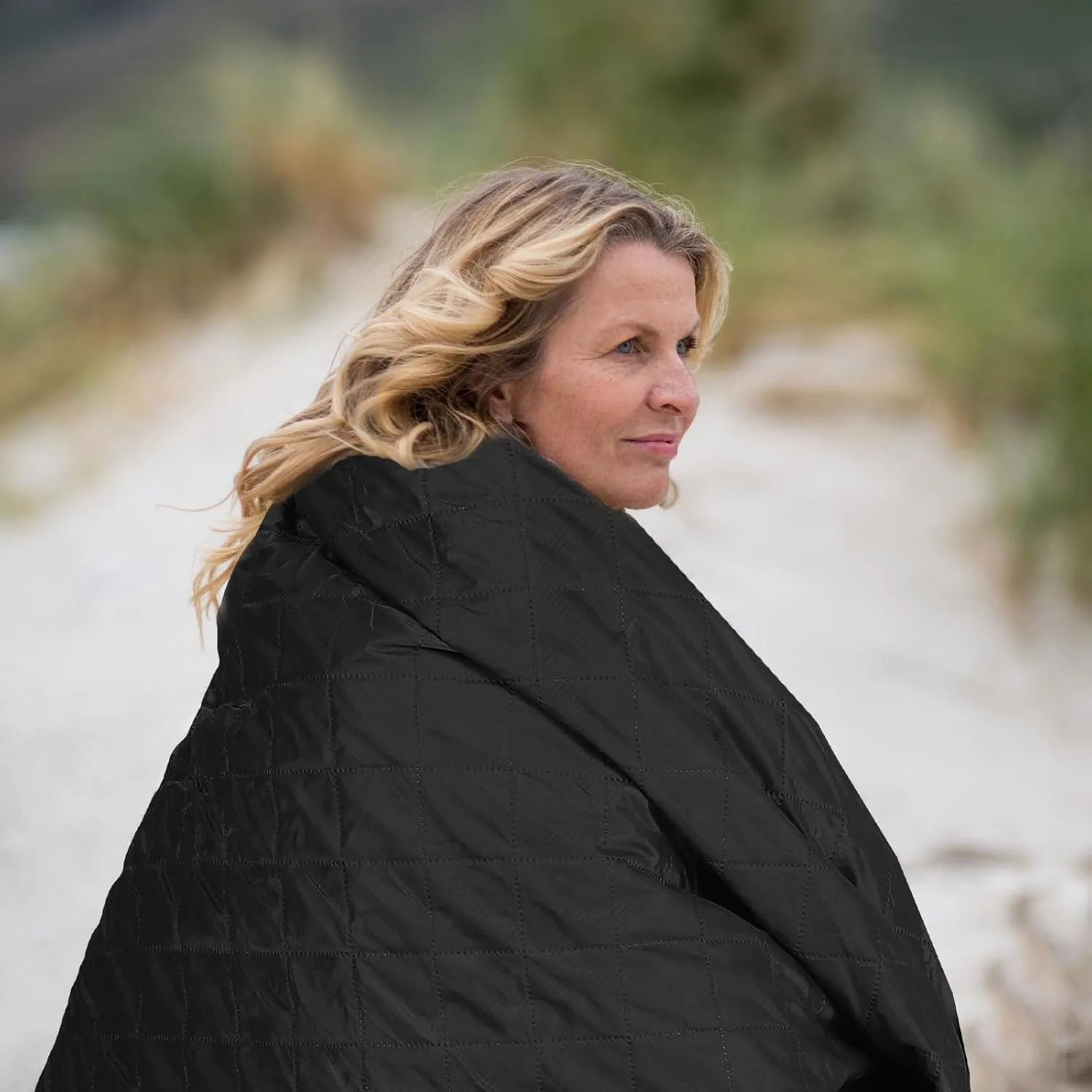 Tranqun 2 Large Outdoor Blanket 78'' x 55'' Quilted Windproof Waterproof Fleece Sandproof Stadium Foldable Warm Blanket for Camping Picnic Sporting Events Cold Weather (Black)