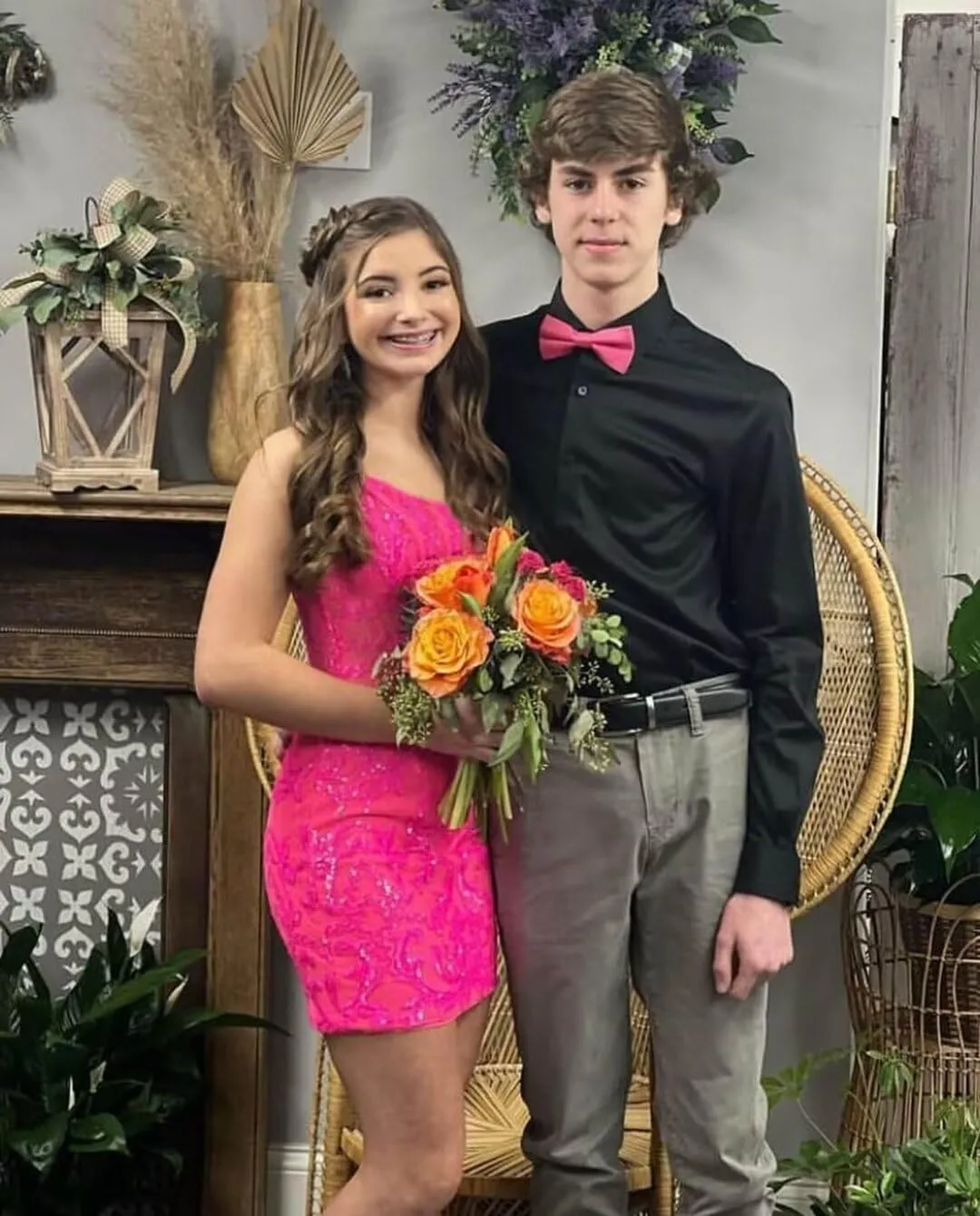 UZN Short Tight Sequin Homecoming Dresses for Teens with Slit Sparkly Sequin Mini Prom Cocktail Gowns