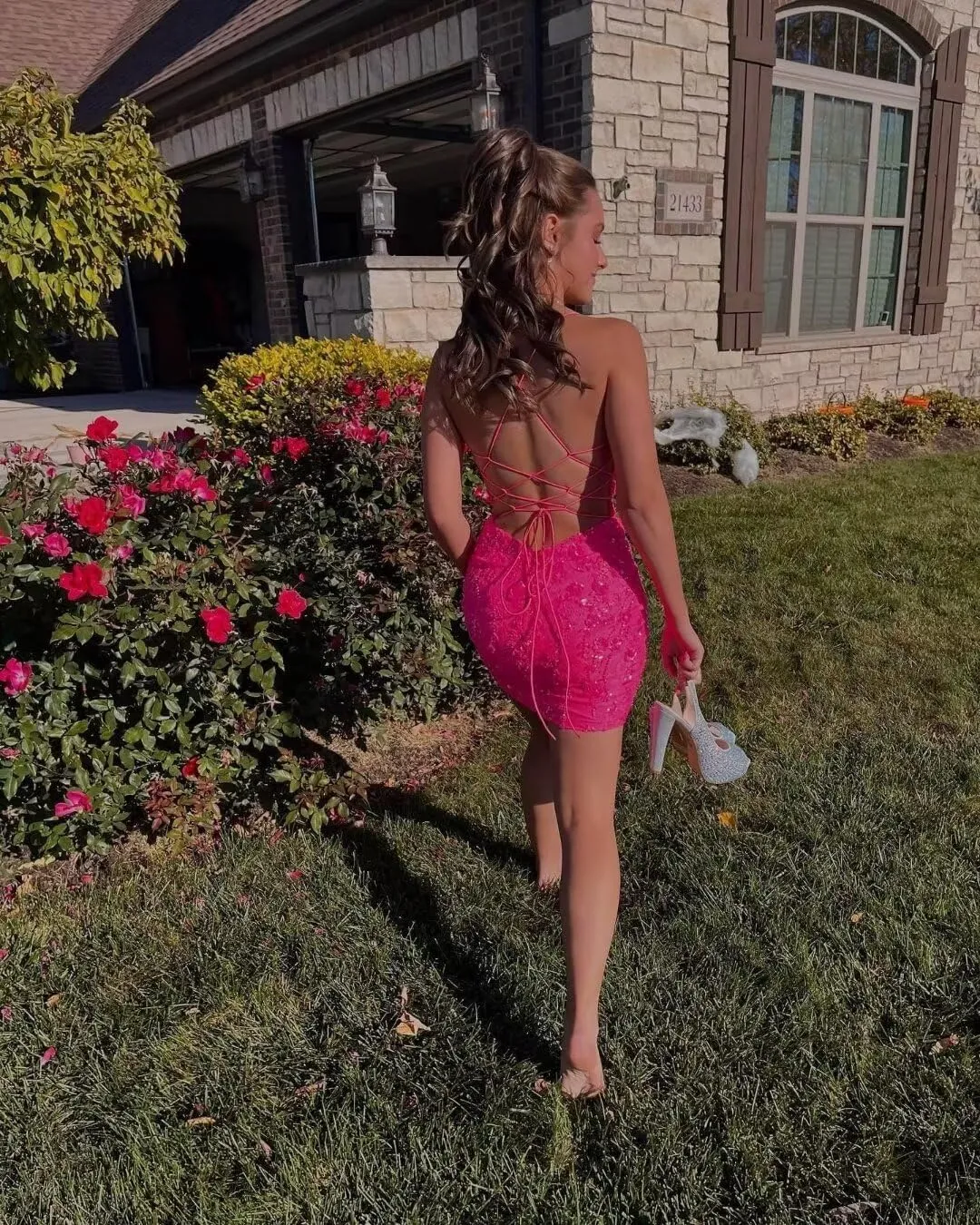 UZN Short Tight Sequin Homecoming Dresses for Teens with Slit Sparkly Sequin Mini Prom Cocktail Gowns